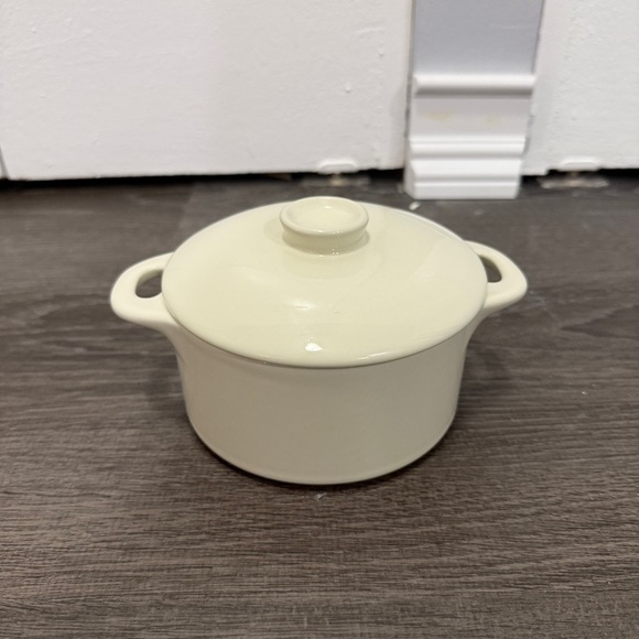 New In Box Mini Round Ceramic Cocotte Set of 2 - Picture 6 of 11